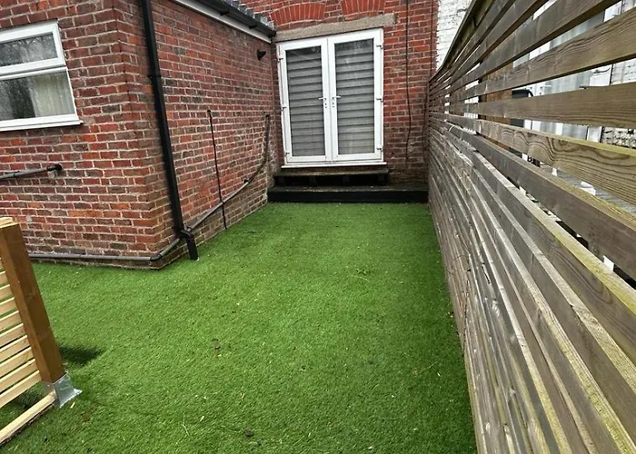 Lovely 5Br Home In Manchester. Close To The City